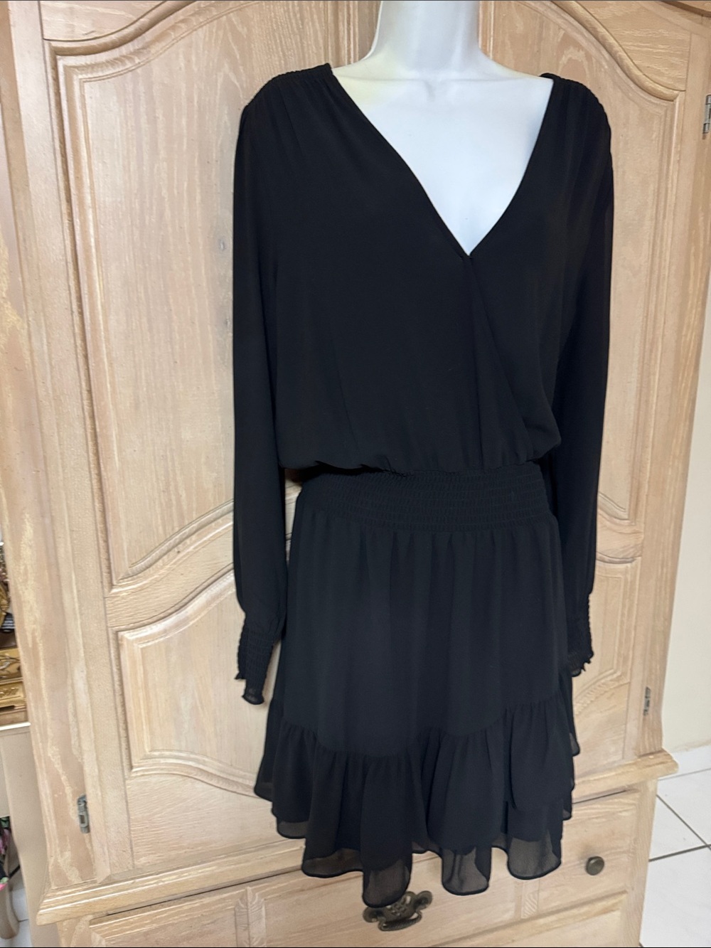 NEW MICHAEL Michael Kors Black Long-Sleeve Smocked Waist Tiered Dress - Picture 4 of 11